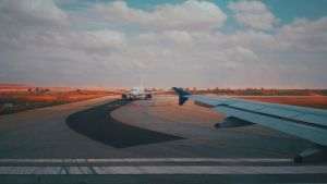 Kyiv Independent: Mai multe aeroporturi din Moscova au fost închise după un presupus raid ucrainean